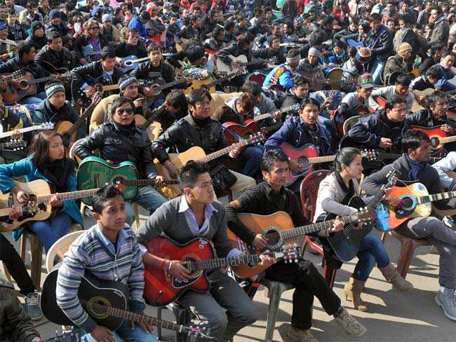 A group of 600 guitarists in Darjeeling paid a musical tribute to the Delhi gangrape victim, playing "Imagine" by John Lennon in a bid to spread "hope, peace and promise" in a country still coming to terms with the violence. AFP/Diptendu Dutta A group of 600 guitarists in Darjeeling paid a musical tribute to the Delhi gangrape victim, playing "Imagine" by John Lennon in a bid to spread "hope, peace and promise" in a country still coming to terms with the violence. AFP/Diptendu Dutta